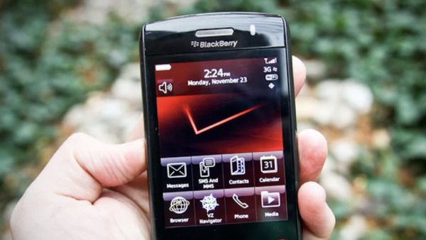 BlackBerry Storm, Ponsel Layar Sentuh yang Dicaci Maki