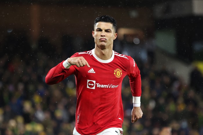 cristiano ronaldo manchester united liga inggris premier league norwich city vs manchester united NORWICH, ENGLAND - DECEMBER 11: Cristiano Ronaldo of Manchester United celebrates after scoring his sides first goal from the penalty spot during the Premier League match between Norwich City and Manchester United at Carrow Road on December 11, 2021 in Norwich, England. (Photo by Alex Pantling/Getty Images)