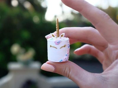 Imut Banget! 10 Kue-kue Cantik Ini Hanya Sebesar Jari Tangan