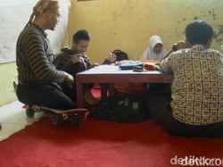 Menengok Perjuangan Guru Disabilitas, Bantu Berikan Skateboard Khusus Yuk!