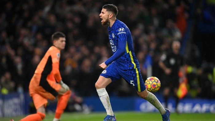 LONDON, ENGLAND - DECEMBER 11: Jorginho of Chelsea celebrates after scoring their sides second goal during the Premier League match between Chelsea and Leeds United at Stamford Bridge on December 11, 2021 in London, England. (Photo by Mike Hewitt/Getty Images)