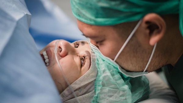 Tangis Haru Kesha Ratuliu Lahirkan Anak Pertama