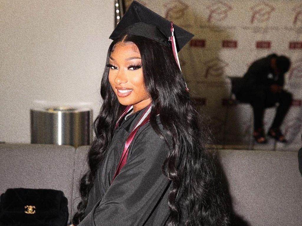 Megan Thee Stallion Buktikan Mampu Lulus Kuliah Megan Thee Stallion Buktikan Mampu Lulus Kuliah