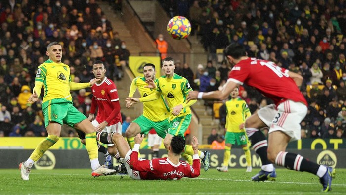 NORWICH, ENGLAND - DECEMBER 11: Cristiano Ronaldo of Manchester United is fouled by Max Aarons of Norwich City leading to a penalty being awarded to Manchester United during the Premier League match between Norwich City and Manchester United at Carrow Road on December 11, 2021 in Norwich, England. (Photo by Alex Pantling/Getty Images)