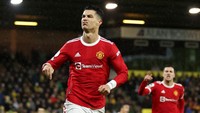 CR7 tak membuang peluang dan sukses memaksimalkan penaltinya. (Foto: Getty Images/Alex Pantling)