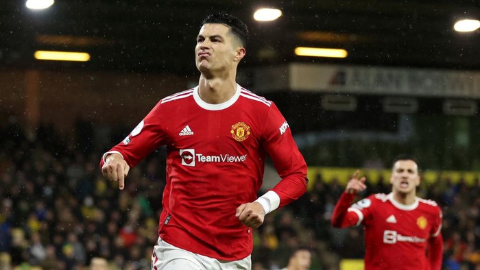 Norwich vs MU, Cristiano Ronaldo NORWICH, ENGLAND - DECEMBER 11: Cristiano Ronaldo of Manchester United celebrates after scoring their side's first goal during the Premier League match between Norwich City and Manchester United at Carrow Road on December 11, 2021 in Norwich, England. (Photo by Alex Pantling/Getty Images)