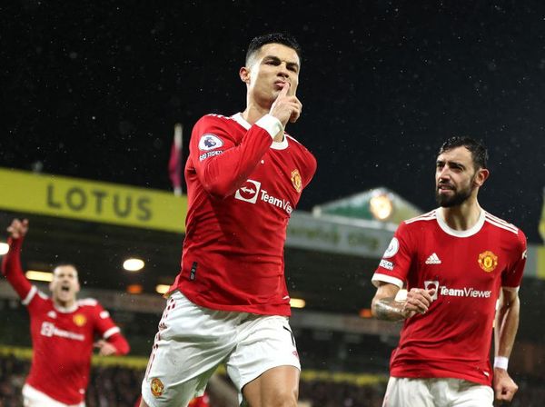 Detik-detik Ronaldo Dijatuhkan lalu Cetak Penalti Kemenangan MU