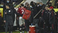 Lindelof ditarik keluar di menit ke-74 untuk digantikan Eric Bailly. Menurut Ralf Rangnick, kondisinya kini baik-baik saja. (Foto: AP/Rui Vieira)
