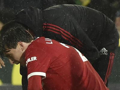 Momen Victor Lindelof Susah Bernapas Saat MU Kalahkan Norwich