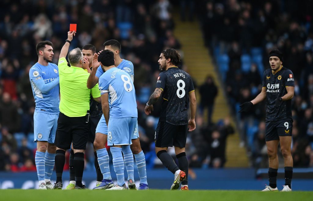 MANCHESTER, ENGLAND - DECEMBER 11: Referee, Jonathan Moss shows a red card to Raul Jimenez of Wolverhampton Wanderers during the Premier League match between Manchester City and Wolverhampton Wanderers at Etihad Stadium on December 11, 2021 in Manchester, England. (Photo by Gareth Copley/Getty Images)