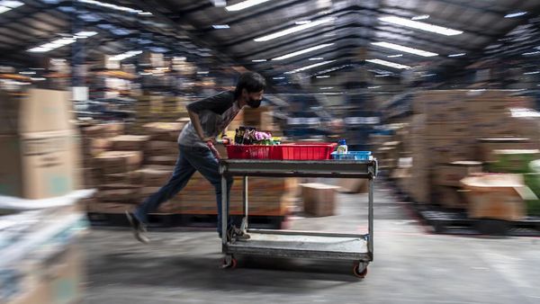 Sibuknya Gudang e-Commerce Saat Harbolnas 12.12