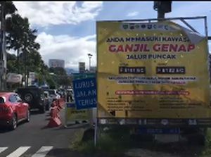 Simpang Gadog Ramai Lancar Meski Ada Pemeriksaan Ganjil Genap Simpang Gadog Ramai Lancar Meski Ada Pemeriksaan Ganjil Genap
