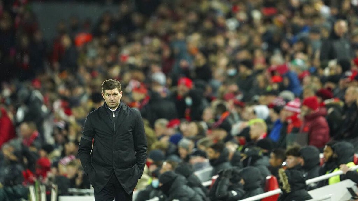 Steven Gerrard akan menurunkan skuad Astin Villa terbaik di kandang Manchester United. (Foto: AP/Jon Super)