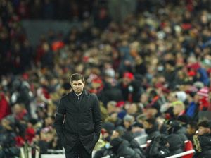 Steven Gerrard Akan Turunkan Tim Terbaik di Kandang MU