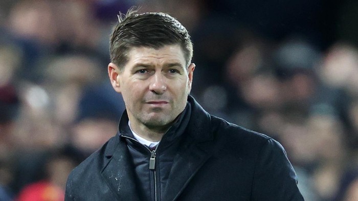 LIVERPOOL, ENGLAND - DECEMBER 11: Steven Gerrard, Manager of Aston Villa looks on during the Premier League match between Liverpool and Aston Villa at Anfield on December 11, 2021 in Liverpool, England. (Photo by Clive Brunskill/Getty Images)