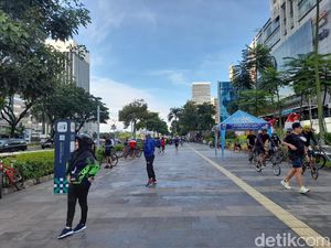 Jakarta PPKM Level 2, Warga Ramai Berolahraga di Sudirman Jakpus Jakarta PPKM Level 2, Warga Ramai Berolahraga di Sudirman Jakpus