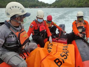 Bakamla Evakuasi Jasad Warga di Perairan Pemangkat Kalbar