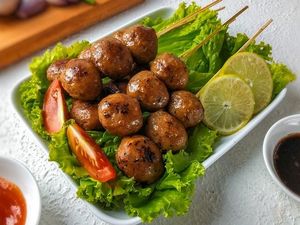20 Bakso Bakar Pedas Manis Ada di Sini