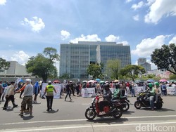 Minta Kejelasan, Pengungsi Afghanistan Gelar Aksi di Depan Kedubes AS