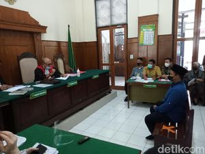 Sidang Anak Kiai di Jombang Gugat Kapolda Jatim, 2 Santri Bersaksi