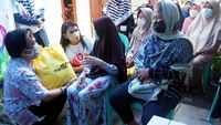 Bantuan Sembako untuk Ibu-ibu Terdampak COVID-19