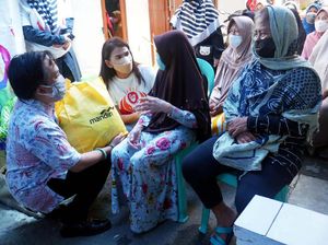 Bantuan Sembako untuk Ibu-ibu Terdampak COVID-19
