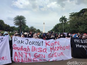 Kena PHK, Buruh Produsen Alkes Gelar Demo di Kawasan Patung Kuda