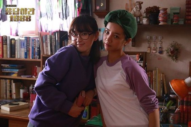 Deok Sun dan Bora yang selalu bertengkar dalam drama Reply 1988/Foto: Twitter/reply_tvN Deok Sun dan Bora yang selalu bertengkar dalam drama Reply 1988