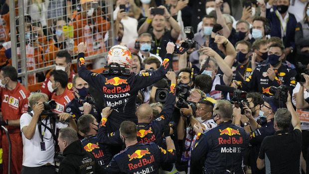 Red Bull driver Max Verstappen of the Netherlands celebrates after he became the world champion after winning the Formula One Abu Dhabi Grand Prix in Abu Dhabi, United Arab Emirates, Sunday, Dec. 12, 2021, (AP Photo/Hassan Ammar)