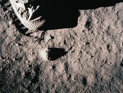 Ciptakan Sepatu Bot Khusus, NASA Proyeksikan Ada Jejak Kaki Baru di Bulan