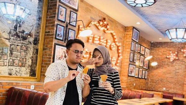 10 Potret Cantik Hemas Nura, Istri Danang DA yang Hobi Minum Kopi