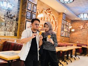 10 Potret Cantik Hemas Nura, Istri Danang DA yang Hobi Minum Kopi