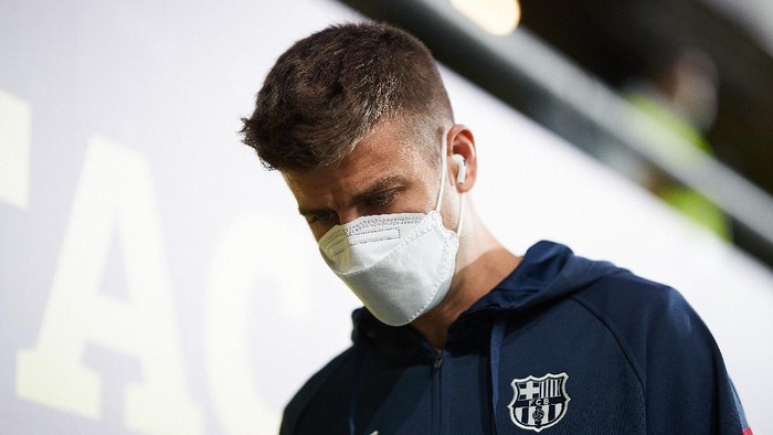 CADIZ, SPAIN - SEPTEMBER 23: Gerard Pique of FC Barcelona looks on prior to the La Liga Santander match between Cadiz CF and FC Barcelona at Estadio Nuevo Mirandilla on September 23, 2021 in Cadiz, Spain. (Photo by Fran Santiago/Getty Images)