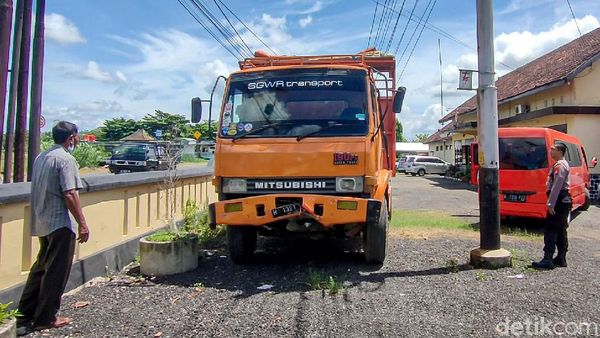 Ini Penyebab Truk Seruduk Gerbang Kantor Polsek Sentolo Kulon Progo