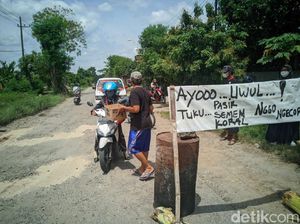 Jalan di Ponorogo Ini Rusak Parah, Warga Minta Sumbangan Perbaikan Jalan di Ponorogo Ini Rusak Parah, Warga Minta Sumbangan Perbaikan