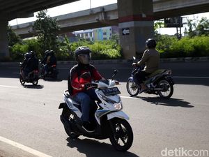 Jangan Ditiru! Aksi Pemotor Ibu Kota Lawan Arah Hindari Macet