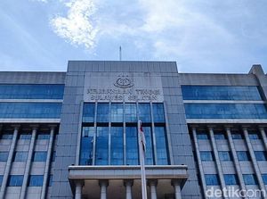 Rektor UNM Makassar Dilaporkan ke Kejati Sulsel Soal Dugaan Korupsi Gaji ASN Rektor UNM Makassar Dilaporkan ke Kejati Sulsel Soal Dugaan Korupsi Gaji ASN