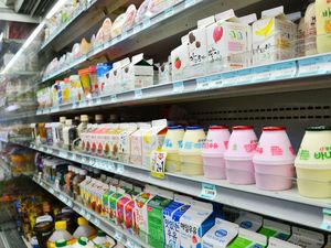 Kocak! Ini Tempat Manusia Paling Banyak Berdiam Diri kalau Sedang Jajan