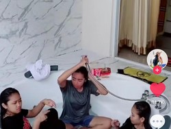 Langka! Majikan Sibuk Masak, ART Malah Santai di Bathtub