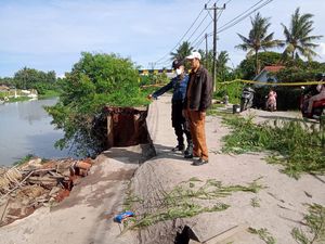 Longsor di Teluknaga Tangerang Timpa Warung Kopi, Tak Ada Korban Jiwa Longsor di Teluknaga Tangerang Timpa Warung Kopi, Tak Ada Korban Jiwa