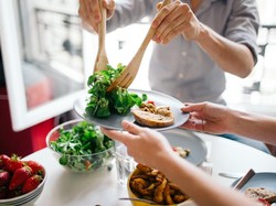 5 Cara Tetap Kenyang Saat Jalani Diet Rendah Karbohidrat