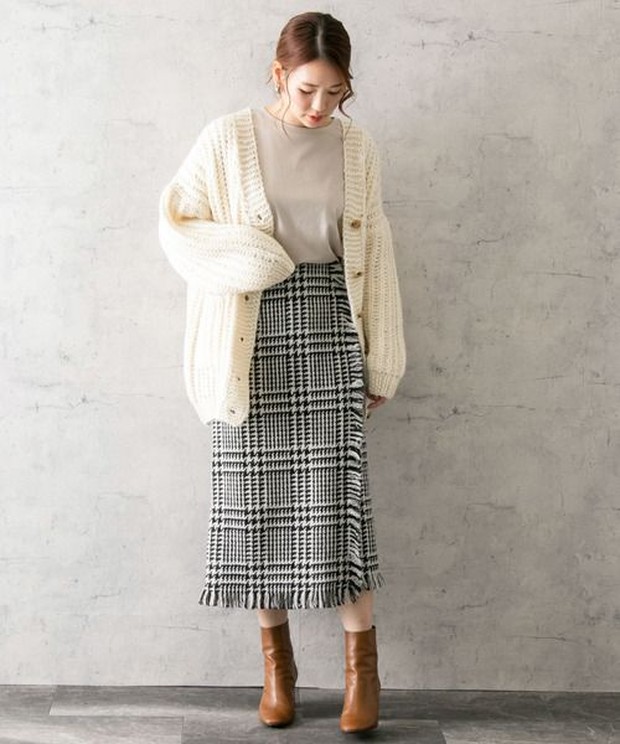 Model bawahan menggantung