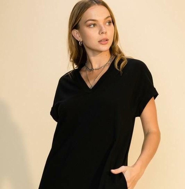 Atasan untuk perempuan berbahu lebar