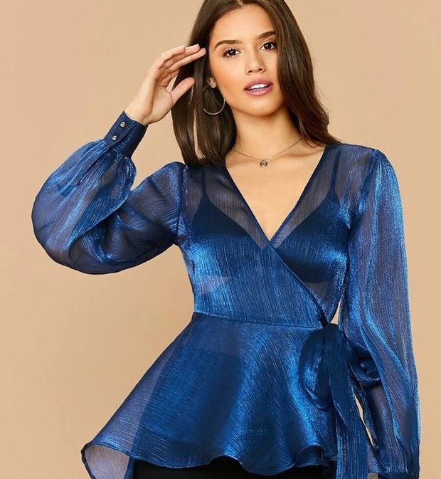 Atasan untuk perempuan berbahu lebar