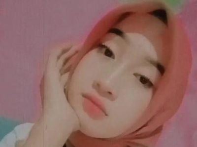 6 Foto Mahasiswi di Sulsel Rela Jadi Kuli Angkut Semen Demi Ortu