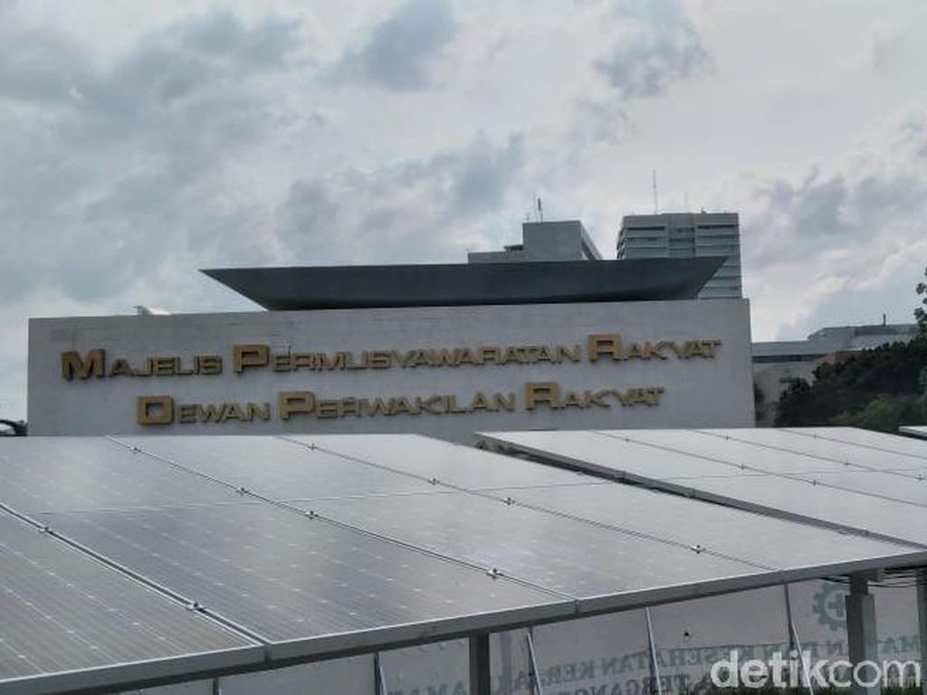 Ada Taman Energi Panel Surya di DPR, Begini Penampakannya