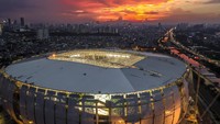 JIS dirancang dengan tata cahaya sesuai standar FIFA.