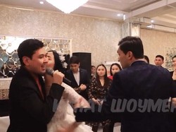 Most Pop: Viral Aksi Pengantin Wanita Cium MC Usai Pasangannya Peluk Mantan