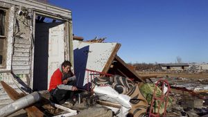 Pilu Warga Kentucky Kehilangan Rumah-Keluarga Usai Diterjang Tornado
