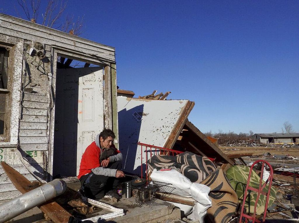 Kisah Pilu Korban Selamat Tornado Dahsyat Kentucky AS